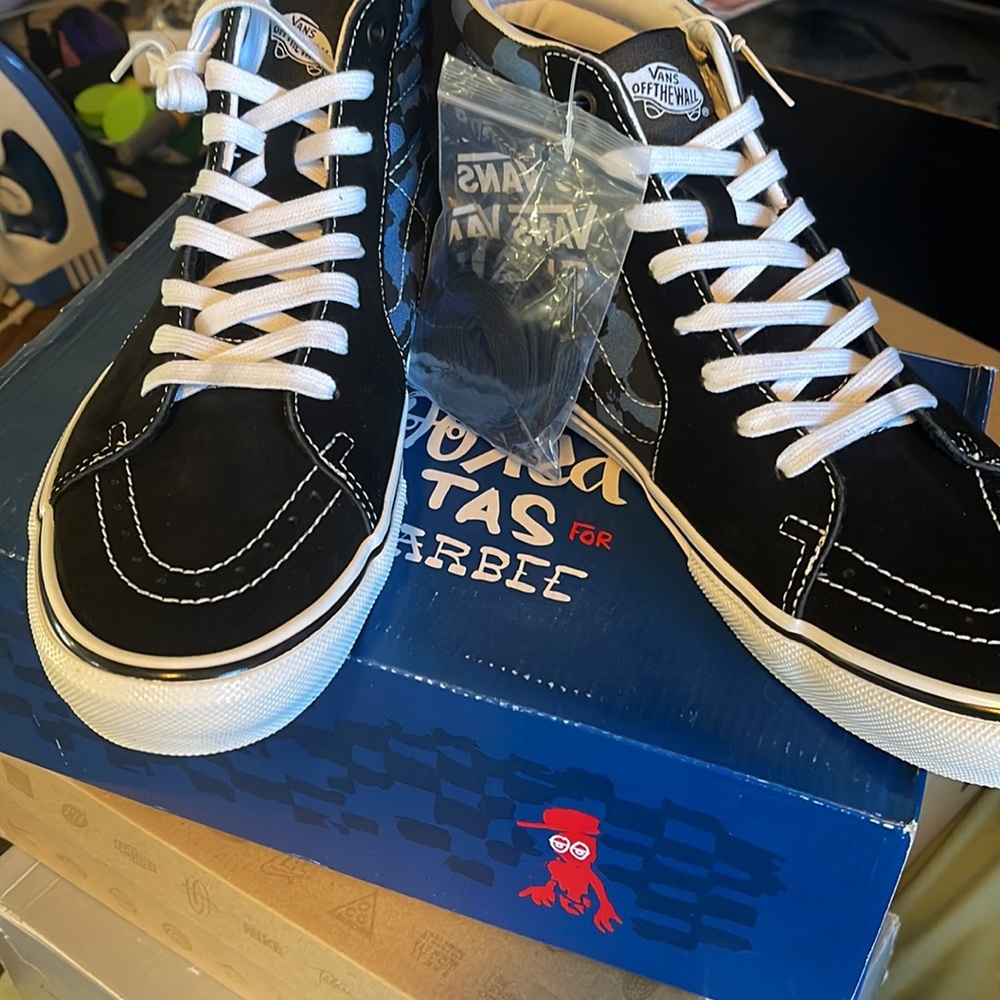 Vans - Picture 5 of 7
